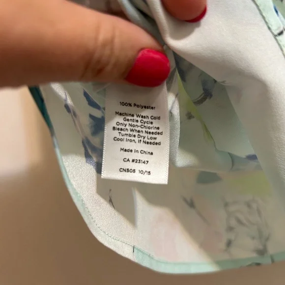 Talbots Blue/White/Flower Sleeveless Blouse, Size 2P, NWT - Picture 6 of 6